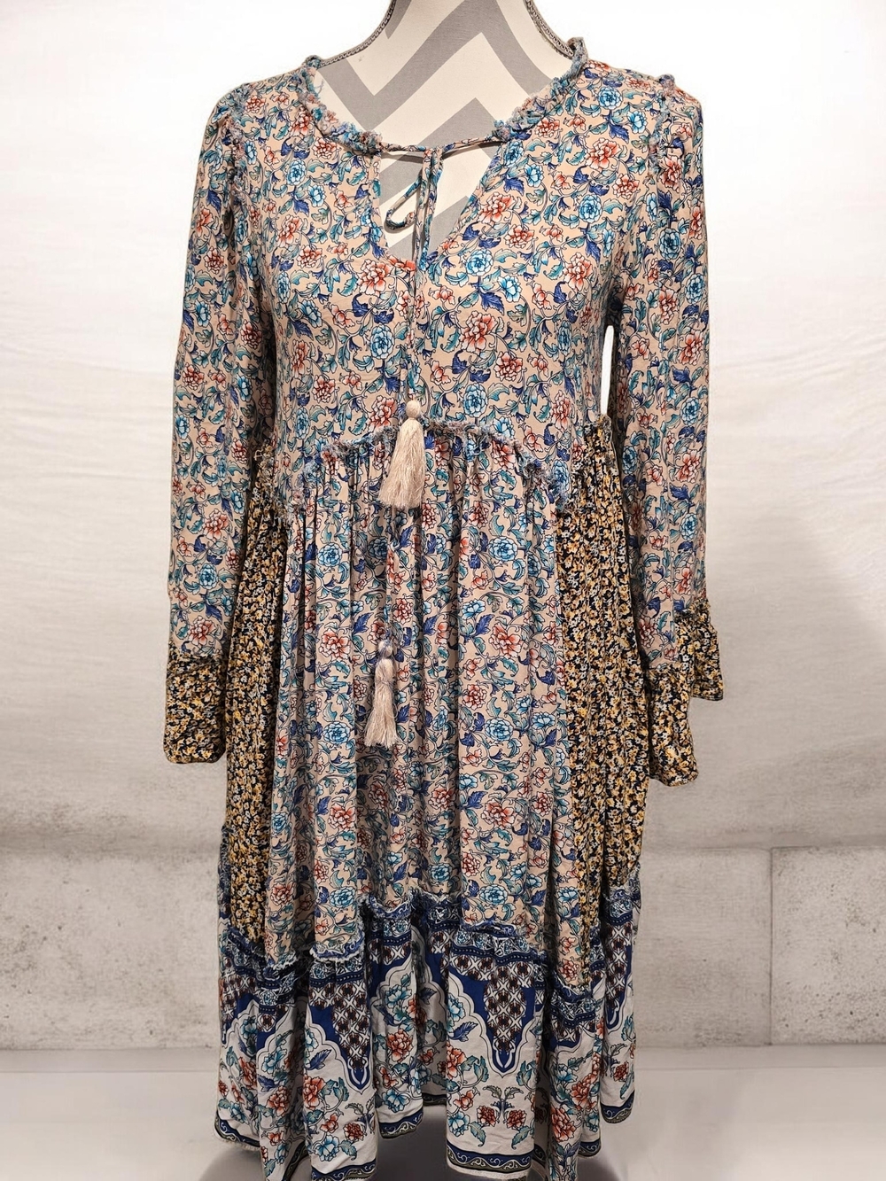GIGIO USA Floral Tassel Boho Chic Tiered Patchwork Pocket Midi Dress Size SMALL.